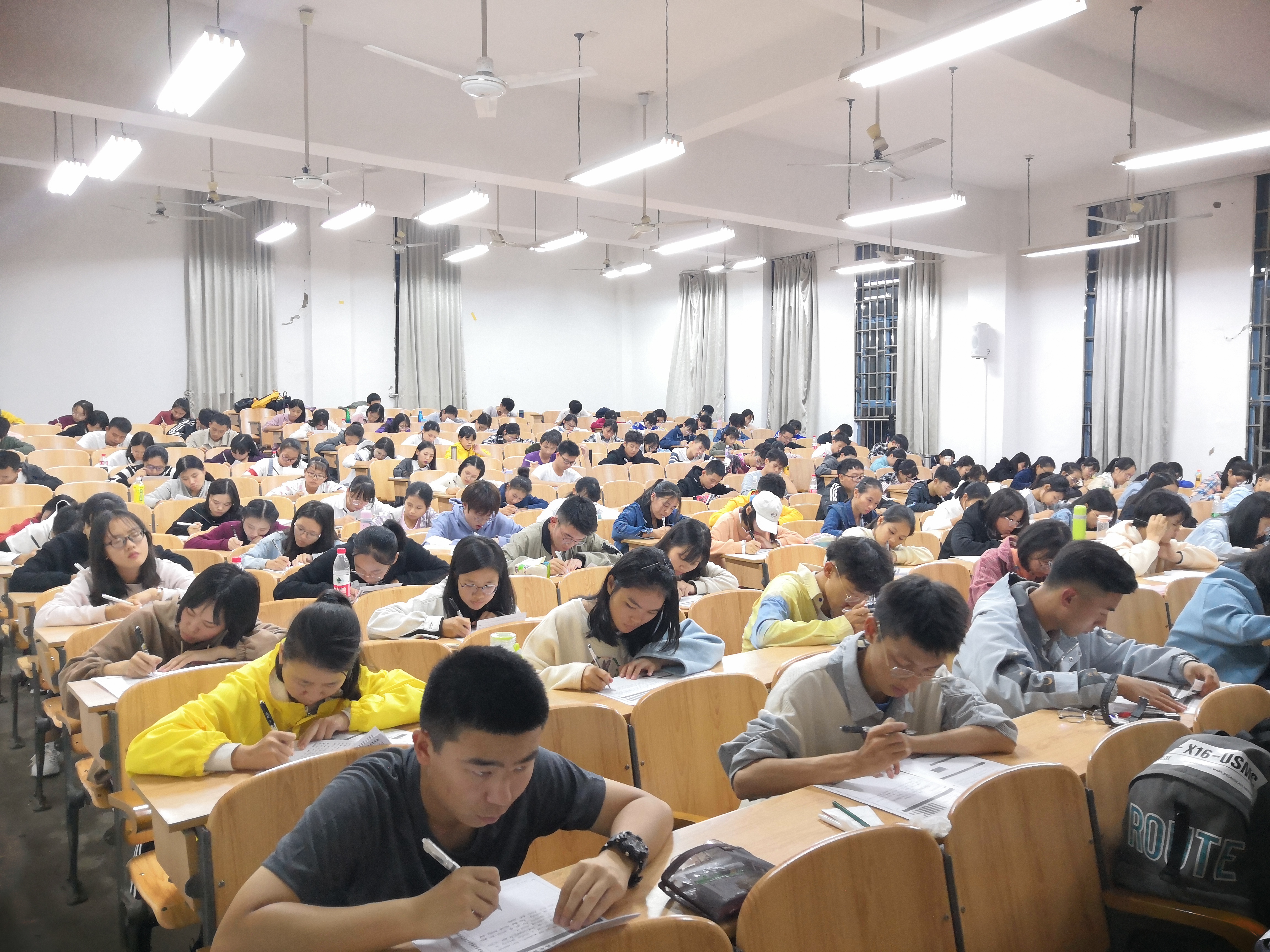 商学院顺利举办2019年秋季学期英语四级模拟考试