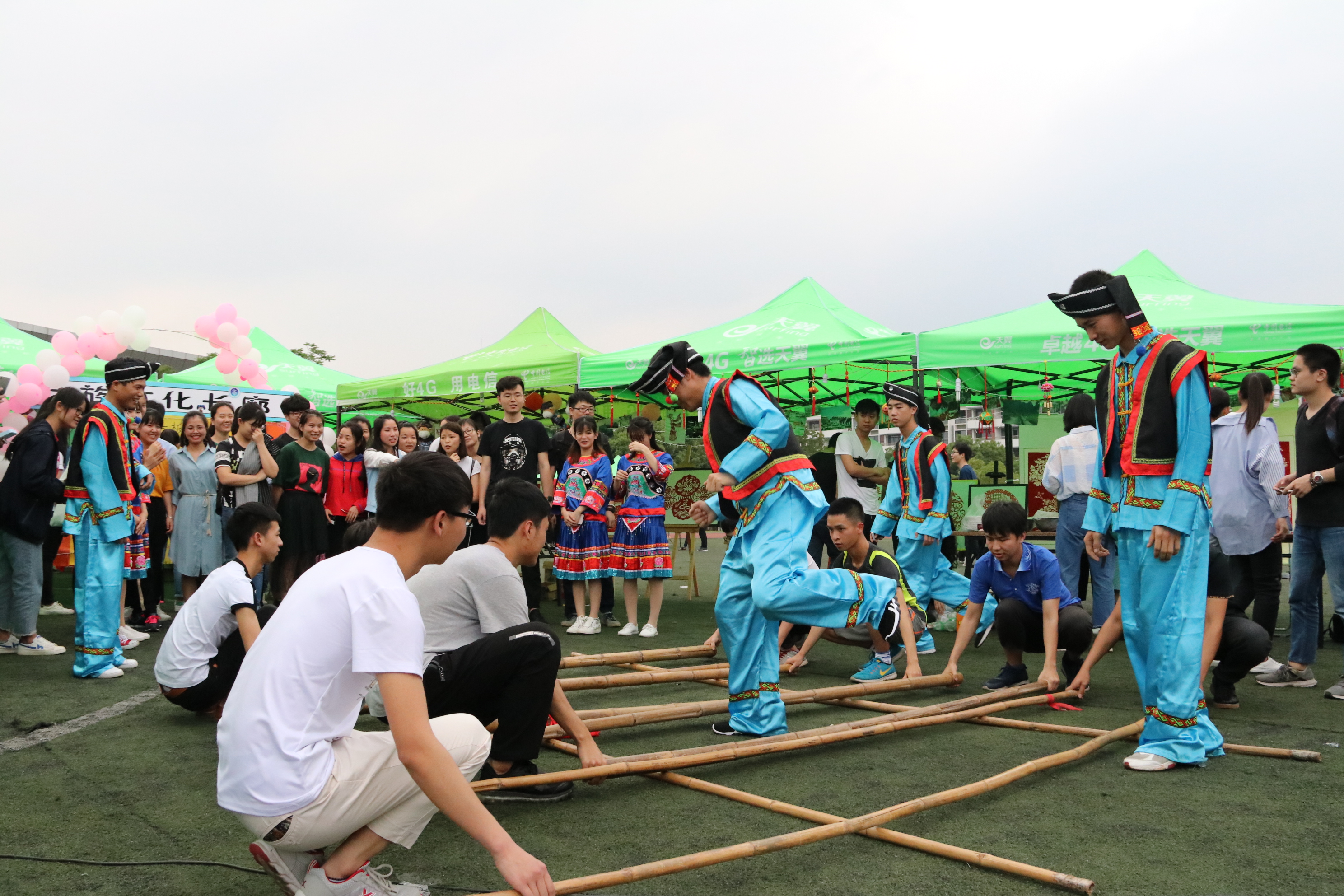 "携手欢度三月三,初心不忘民族情"——桂林理工大学"三月三"民族主题